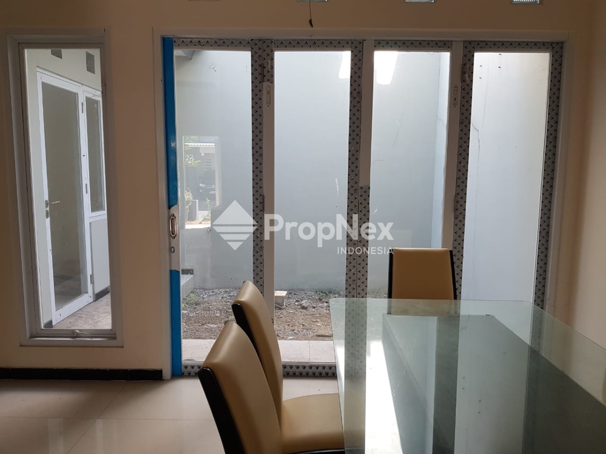Dijual Rumah Siap Huni Furnish Sukolilo Dian Regency 2 — foto 7